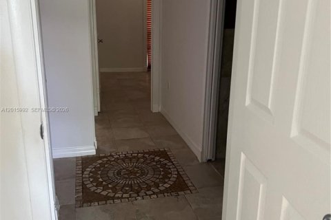 Touwnhouse à louer à Hollywood, Floride: 3 chambres, 157.93 m2 № 2085793 - photo 25
