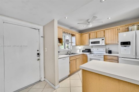 Touwnhouse à louer à Hollywood, Floride: 3 chambres, 157.93 m2 № 2085793 - photo 8