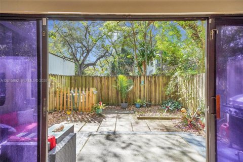 Touwnhouse à louer à Hollywood, Floride: 3 chambres, 157.93 m2 № 2085793 - photo 3