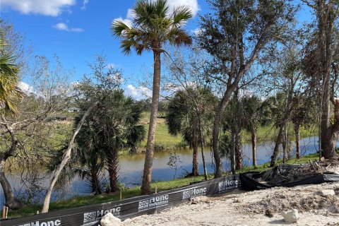 House in North Port, Florida 4 bedrooms, 158.86 sq.m. № 1515365 - photo 3