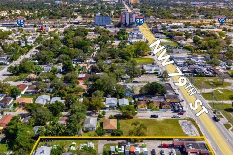 Propiedad comercial en venta en Miami, Florida № 1828903 - foto 1