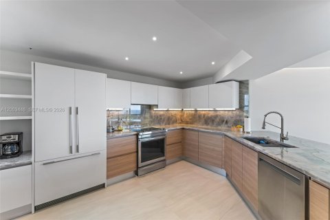 Кондоминиум с 2 спальнями в Дженсен-Бич, Флорида № 2066878