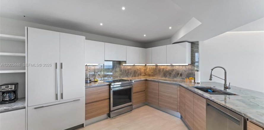 Кондоминиум с 2 спальнями в Дженсен-Бич, Флорида № 2066878