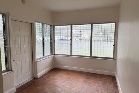 Casa en alquiler en Miami, Florida, 3 dormitorios, 145.39 m2 № 2001678 - foto 19