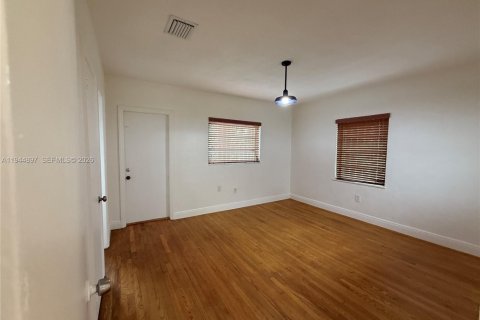Casa en alquiler en Miami, Florida, 3 dormitorios, 145.39 m2 № 2001678 - foto 15