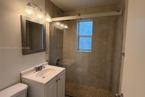 Casa en alquiler en Miami, Florida, 3 dormitorios, 145.39 m2 № 2001678 - foto 13