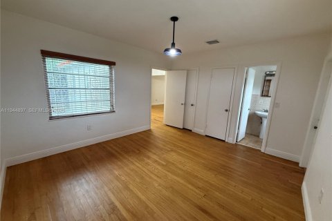 Casa en alquiler en Miami, Florida, 3 dormitorios, 145.39 m2 № 2001678 - foto 16