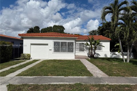 House in Miami, Florida 3 bedrooms, 145.39 sq.m. № 2001678