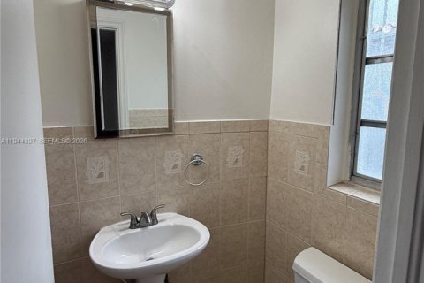 Casa en alquiler en Miami, Florida, 3 dormitorios, 145.39 m2 № 2001678 - foto 17