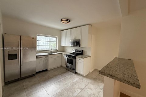 Casa en alquiler en Miami, Florida, 3 dormitorios, 145.39 m2 № 2001678 - foto 6