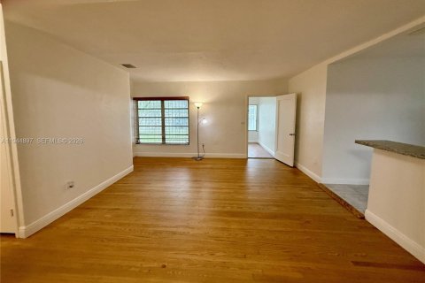 Casa en alquiler en Miami, Florida, 3 dormitorios, 145.39 m2 № 2001678 - foto 3