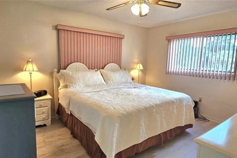 House in Ocala, Florida 2 bedrooms, 98.48 sq.m. № 2224354 - photo 12