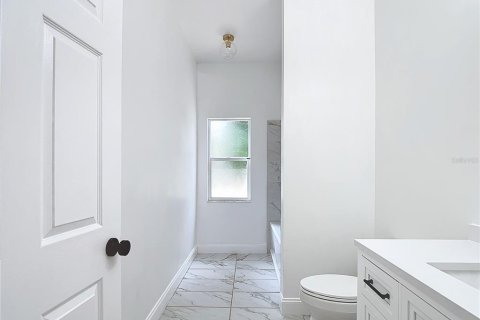 House in Naples, Florida 4 bedrooms, 207.82 sq.m. № 2217035 - photo 22