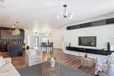 House in Naples, Florida 4 bedrooms, 207.82 sq.m. № 2217035 - photo 17
