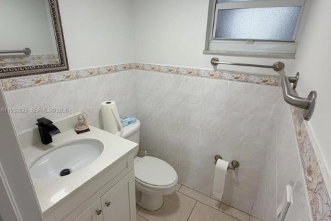Condo in Miami, Florida, 2 bedrooms  № 2153220 - photo 10