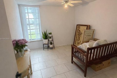 Condo in Miami, Florida, 2 bedrooms  № 2153220 - photo 13