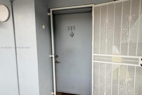 Condo in Miami, Florida, 2 bedrooms  № 2153220 - photo 7