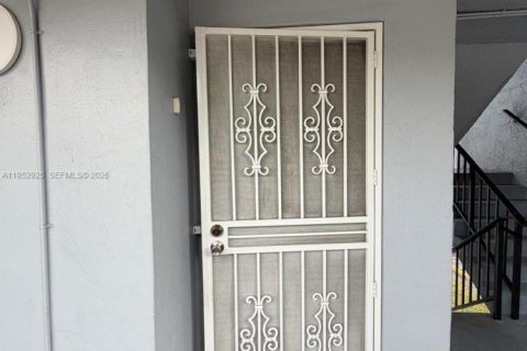 Condo in Miami, Florida, 2 bedrooms  № 2153220 - photo 6