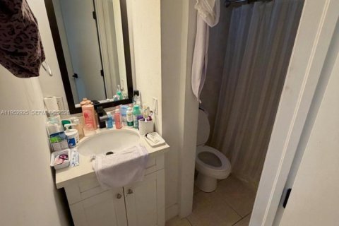 Condo in Miami, Florida, 2 bedrooms  № 2153220 - photo 16
