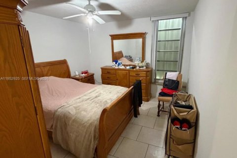 Condo in Miami, Florida, 2 bedrooms  № 2153220 - photo 18