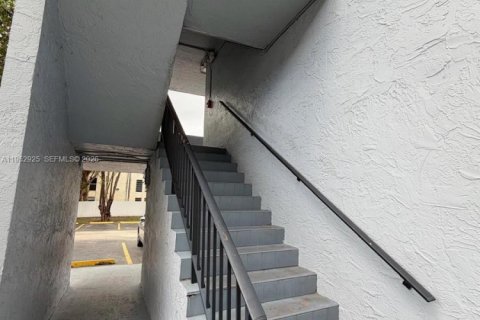 Condo in Miami, Florida, 2 bedrooms  № 2153220 - photo 4