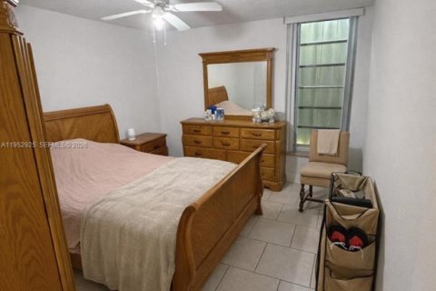 Condo in Miami, Florida, 2 bedrooms  № 2153220 - photo 11