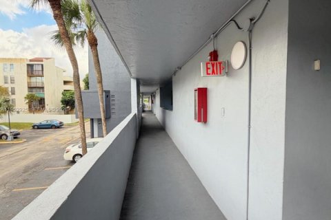Condo in Miami, Florida, 2 bedrooms  № 2153220 - photo 5