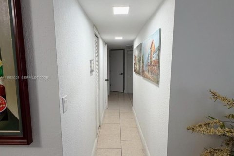 Condo in Miami, Florida, 2 bedrooms  № 2153220 - photo 17