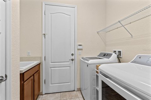House in Orlando, Florida 4 bedrooms, 273.41 sq.m. № 2349385 - photo 18
