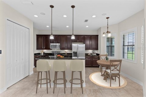 House in Orlando, Florida 4 bedrooms, 273.41 sq.m. № 2349385 - photo 6