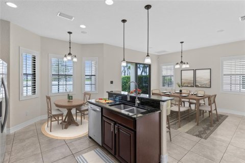 House in Orlando, Florida 4 bedrooms, 273.41 sq.m. № 2349385 - photo 8
