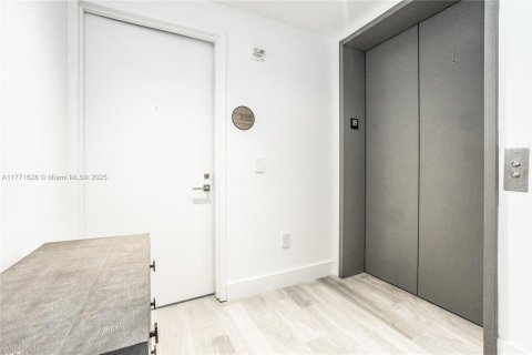 Снять в аренду кондоминиум в Майами, Флорида 2 спальни, 106.93м2, № 1860990 - фото 24