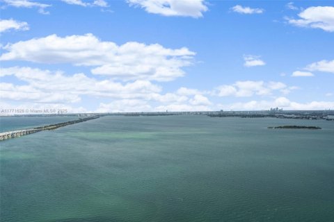 Снять в аренду кондоминиум в Майами, Флорида 2 спальни, 106.93м2, № 1860990 - фото 13