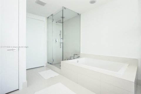 Снять в аренду кондоминиум в Майами, Флорида 2 спальни, 106.93м2, № 1860990 - фото 21
