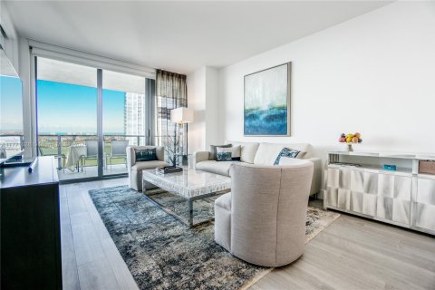 Снять в аренду кондоминиум в Майами, Флорида 2 спальни, 106.93м2, № 1860990 - фото 2