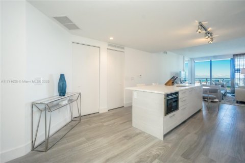 Снять в аренду кондоминиум в Майами, Флорида 2 спальни, 106.93м2, № 1860990 - фото 8