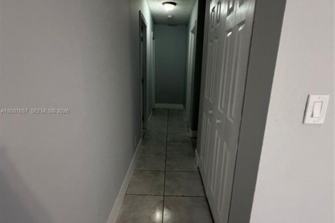 House in Hollywood, Florida 3 bedrooms, 219.62 sq.m. № 2170279 - photo 7
