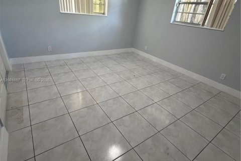 House in Hollywood, Florida 3 bedrooms, 219.62 sq.m. № 2170279 - photo 14