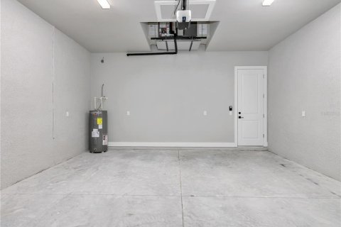 House in Cape Coral, Florida 3 bedrooms, 142.05 sq.m. № 2204154 - photo 26