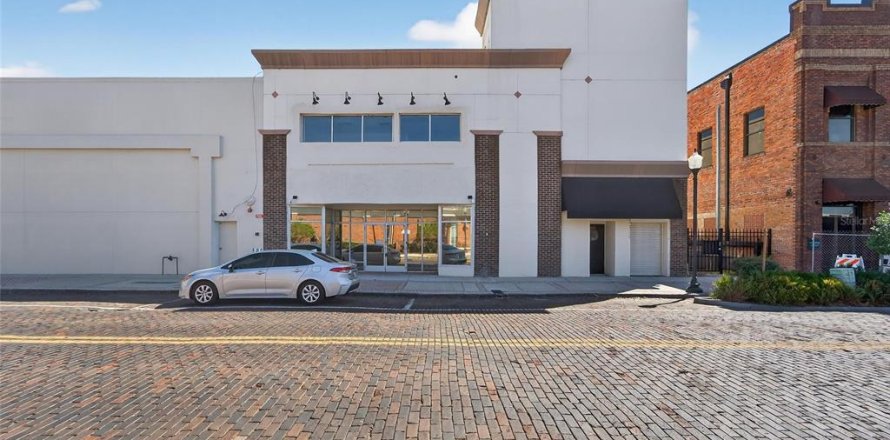 Propiedad comercial en Plant City, Florida 1155.15 m2 № 2104862