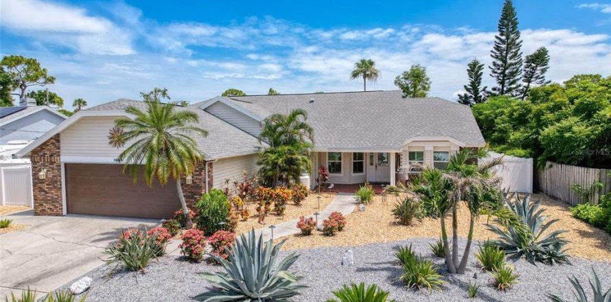 Villa ou maison à Tarpon Springs, Floride 4 chambres, 209.59 m2 № 1824330