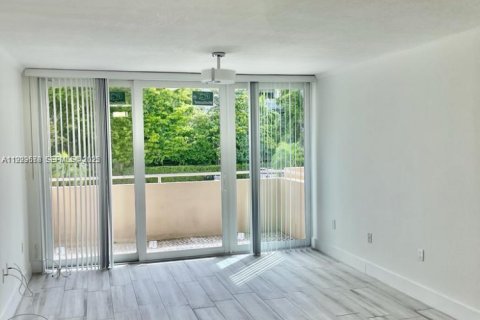 Condominio en alquiler en Miami, Florida, 2 dormitorios, 89.19 m2 № 1982088 - foto 5