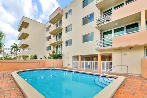 Condominio en alquiler en Miami, Florida, 2 dormitorios, 89.19 m2 № 1982088 - foto 13