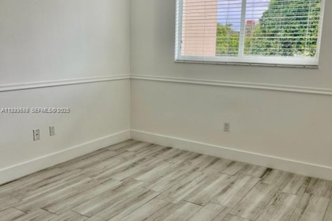 Condominio en alquiler en Miami, Florida, 2 dormitorios, 89.19 m2 № 1982088 - foto 7