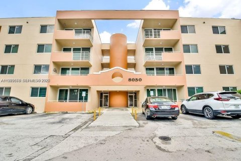 Condominio en Miami, Florida, 2 dormitorios  № 1982088