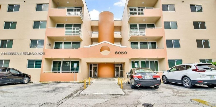 Condominio en Miami, Florida, 2 dormitorios  № 1982088