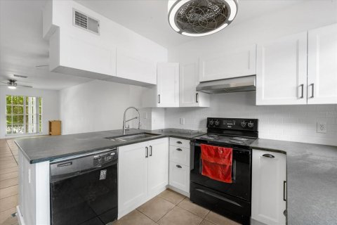 Condo in Tampa, Florida, 2 bedrooms  № 1818844 - photo 8
