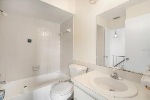 Condo in Tampa, Florida, 2 bedrooms  № 1818844 - photo 11