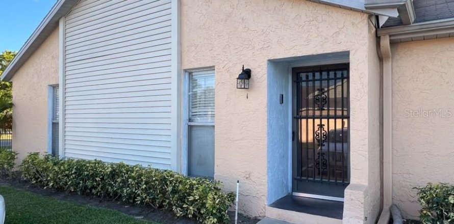 Casa en Kissimmee, Florida 3 dormitorios, 99.68 m2 № 1900206