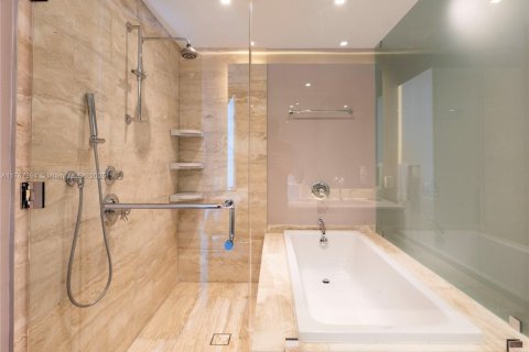 Condominio en venta en Miami, Florida, 2 dormitorios, 107.95 m2 № 1985481 - foto 13